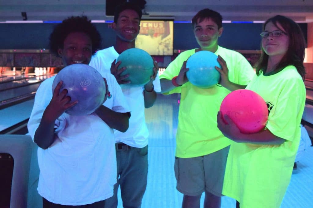 kids glow bowling