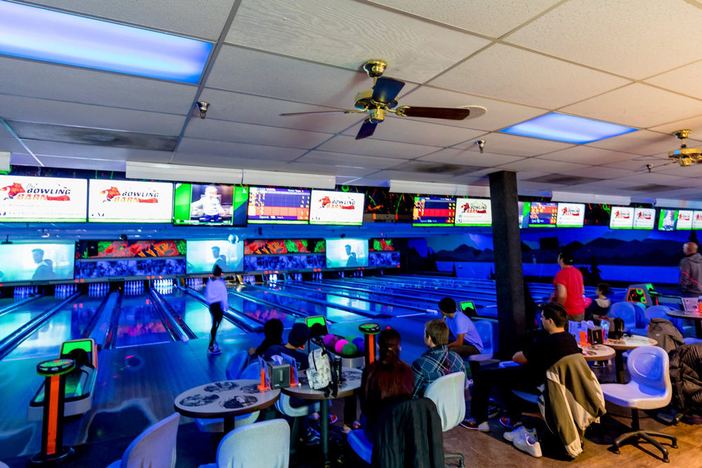 people bowling