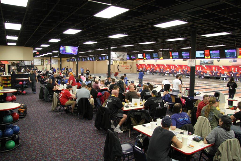 people bowling